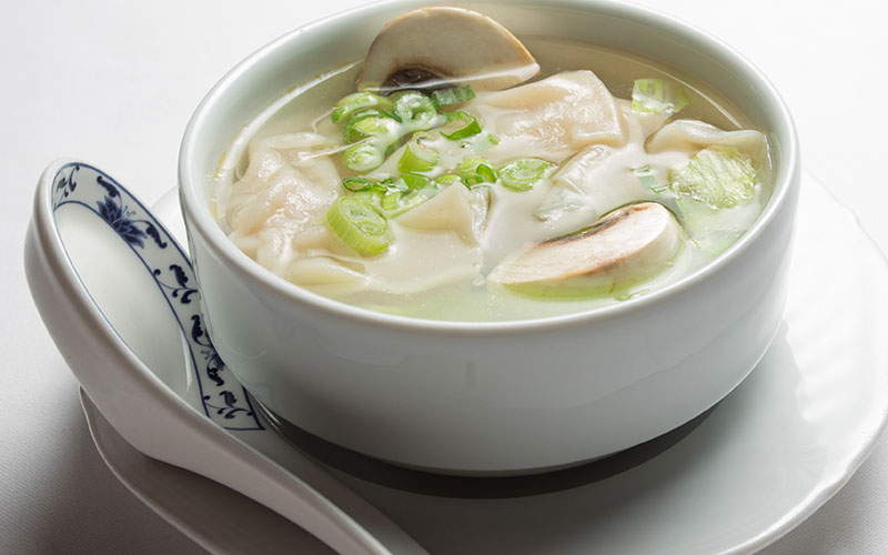 Chinesisches Essen: Wan-Tan Suppe